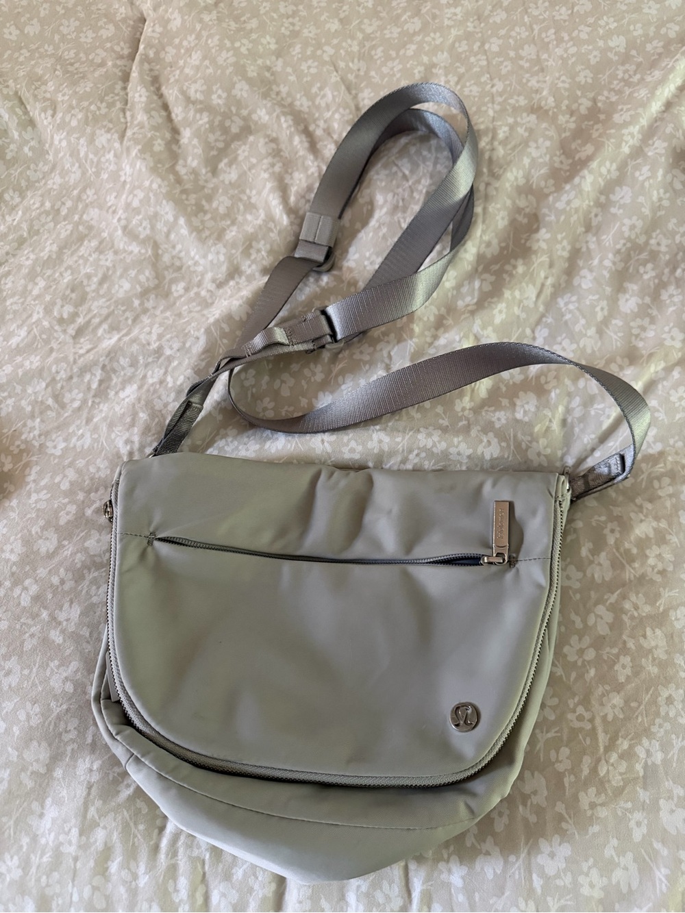 lululemon athletica gray crossbody messenger bag